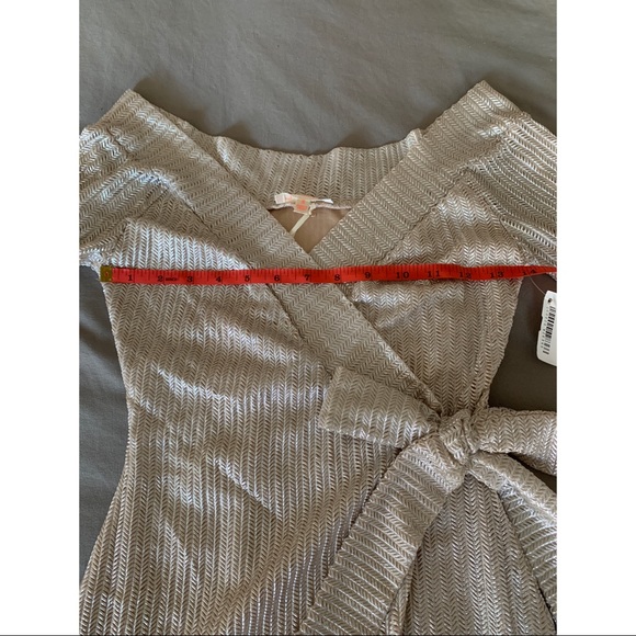 Asymmetric wrap dress - Picture 3 of 4